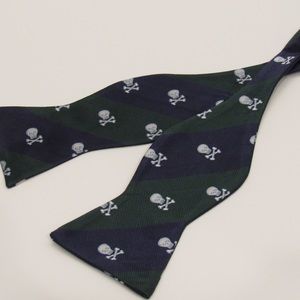 100% Silk Almasi Bow Tie Skull & Cross Bones